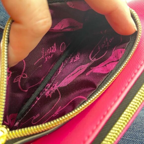 Betsey Johnson New York NY Womens Crossbody Bag Striped Hot Pink Zippered - Picture 11 of 15